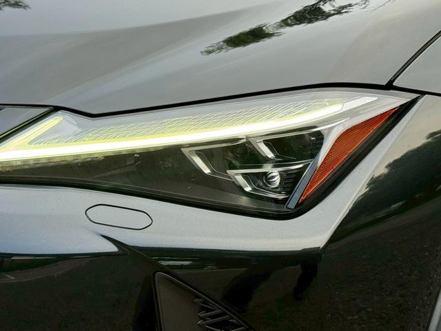 ＵＸ ２５０ｈ　Ｆスポーツ　／衝突軽減／ＢＳＭ／レーダークルーズ／レーンキープ／コーナーセンサー／全周囲カメラ／シートヒータ・エアコン／ステアリングヒーター／パワーバックドア／プッシュスタート／パワーシート／シートメモリ／ＥＴＣ（5枚目）