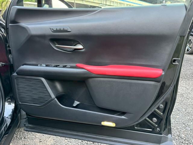 ＵＸ ２５０ｈ　Ｆスポーツ　／衝突軽減／ＢＳＭ／レーダークルーズ／レーンキープ／コーナーセンサー／全周囲カメラ／シートヒータ・エアコン／ステアリングヒーター／パワーバックドア／プッシュスタート／パワーシート／シートメモリ／ＥＴＣ（33枚目）