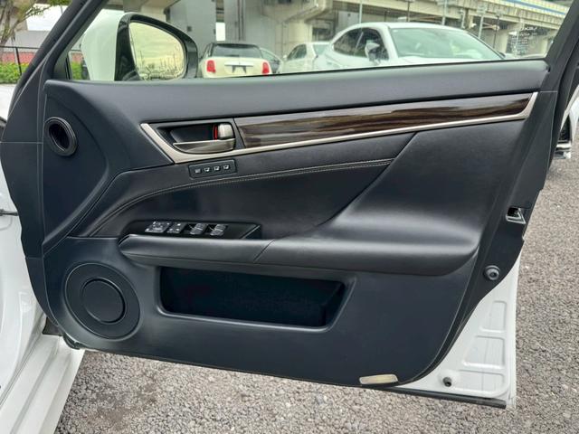 ＧＳ ３００ｈ　Ｉｐｋｇ　後期／衝突軽減／レーダークルーズ／ＢＳＭ／レーンキープ／コーナーセンサ／パワーバックドア／シートヒータ・エアコン／ハンドルヒーター／パワーシート／シートメモリ／ＥＴＣ／バックカメラ／Ｂｌｕｅｔｏｏｔｈ（31枚目）