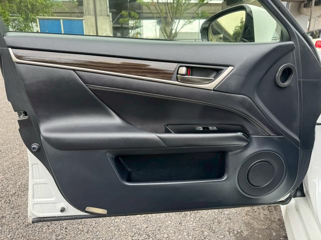 ＧＳ ３００ｈ　Ｉｐｋｇ　後期／衝突軽減／レーダークルーズ／ＢＳＭ／レーンキープ／コーナーセンサ／パワーバックドア／シートヒータ・エアコン／ハンドルヒーター／パワーシート／シートメモリ／ＥＴＣ／バックカメラ／Ｂｌｕｅｔｏｏｔｈ（71枚目）