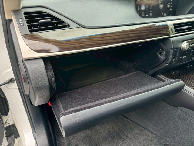 ＧＳ ３００ｈ　Ｉｐｋｇ　後期／衝突軽減／レーダークルーズ／ＢＳＭ／レーンキープ／コーナーセンサ／パワーバックドア／シートヒータ・エアコン／ハンドルヒーター／パワーシート／シートメモリ／ＥＴＣ／バックカメラ／Ｂｌｕｅｔｏｏｔｈ（77枚目）