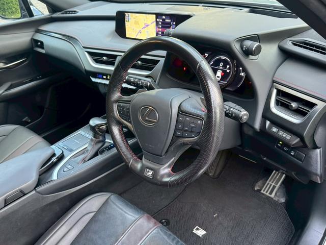 ＵＸ ２５０ｈ　Ｆスポーツ　／衝突軽減／ＢＳＭ／ＨＵＤ／レーダークルーズ／レーンキープ／コーナーセンサ／全周囲カメラ／パワーバックドア／シートヒータ・エアコン／パワーシート／シートメモリ／ＥＴＣ／バックカメラ／Ｂｌｕｅｔｏｏｔｈ（40枚目）
