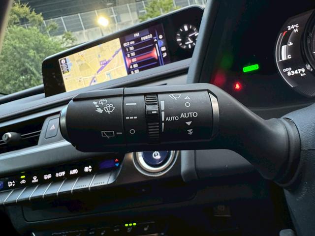 ＵＸ ２５０ｈ　Ｆスポーツ　／衝突軽減／ＢＳＭ／ＨＵＤ／レーダークルーズ／レーンキープ／コーナーセンサ／全周囲カメラ／パワーバックドア／シートヒータ・エアコン／パワーシート／シートメモリ／ＥＴＣ／バックカメラ／Ｂｌｕｅｔｏｏｔｈ（45枚目）