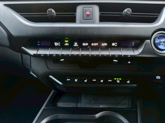 ＵＸ ２５０ｈ　Ｆスポーツ　／衝突軽減／ＢＳＭ／ＨＵＤ／レーダークルーズ／レーンキープ／コーナーセンサ／全周囲カメラ／パワーバックドア／シートヒータ・エアコン／パワーシート／シートメモリ／ＥＴＣ／バックカメラ／Ｂｌｕｅｔｏｏｔｈ（53枚目）