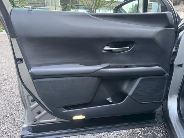 ＵＸ ２５０ｈ　Ｆスポーツ　／衝突軽減／ＢＳＭ／ＨＵＤ／レーダークルーズ／レーンキープ／コーナーセンサ／全周囲カメラ／パワーバックドア／シートヒータ・エアコン／パワーシート／シートメモリ／ＥＴＣ／バックカメラ／Ｂｌｕｅｔｏｏｔｈ（70枚目）