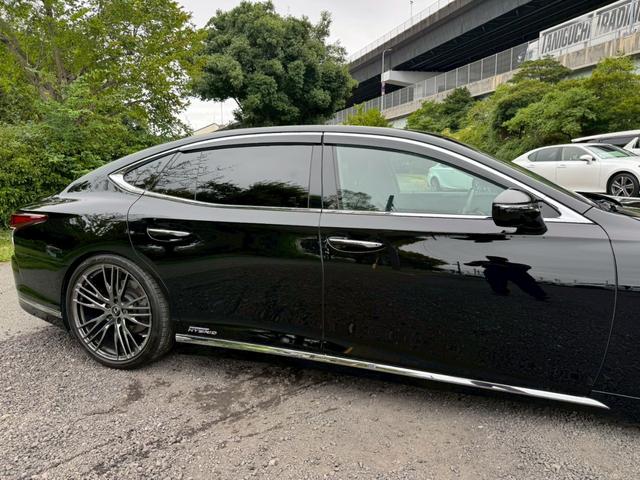 ＬＳ ５００ｈ　エグゼクティブ　／サンルーフ／ＯＰモデリスタ２１インチＡＷ／マークレビンソン／黒革／リアエンター／デジタルインナーミラー／ＨＵＤ／パワートランク／全周囲カメラ／アートウッドパネル／シートヒーター・クーラー／ＥＴＣ（19枚目）