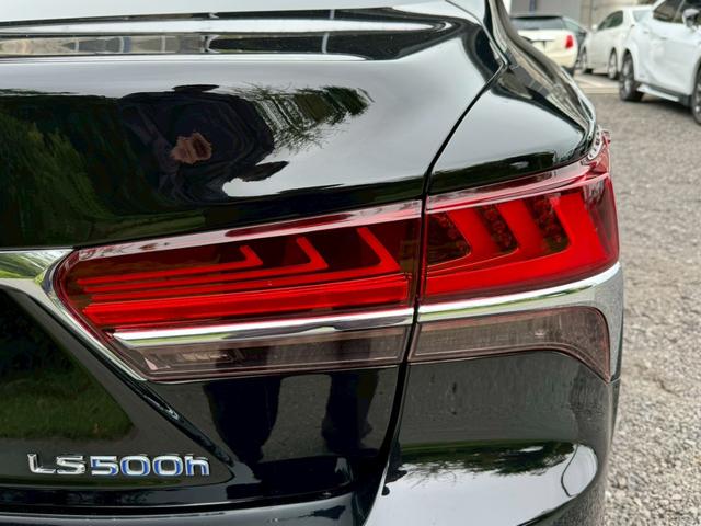 ＬＳ ５００ｈ　エグゼクティブ　／サンルーフ／ＯＰモデリスタ２１インチＡＷ／マークレビンソン／黒革／リアエンター／デジタルインナーミラー／ＨＵＤ／パワートランク／全周囲カメラ／アートウッドパネル／シートヒーター・クーラー／ＥＴＣ（22枚目）