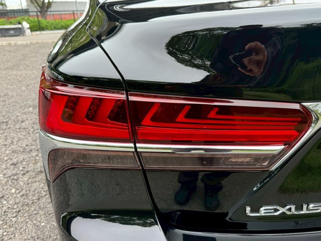 ＬＳ ５００ｈ　エグゼクティブ　／サンルーフ／ＯＰモデリスタ２１インチＡＷ／マークレビンソン／黒革／リアエンター／デジタルインナーミラー／ＨＵＤ／パワートランク／全周囲カメラ／アートウッドパネル／シートヒーター・クーラー／ＥＴＣ（27枚目）