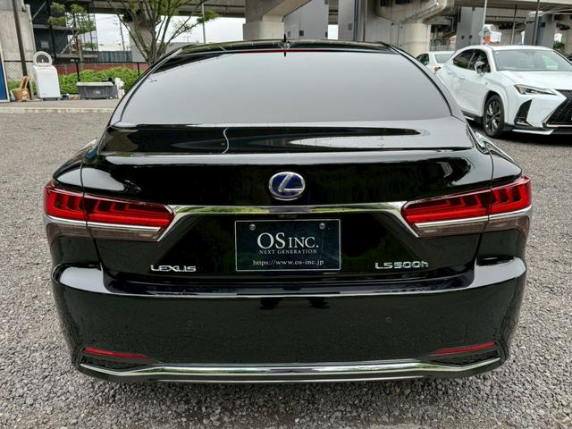 ＬＳ ５００ｈ　エグゼクティブ　／サンルーフ／ＯＰモデリスタ２１インチＡＷ／マークレビンソン／黒革／リアエンター／デジタルインナーミラー／ＨＵＤ／パワートランク／全周囲カメラ／アートウッドパネル／シートヒーター・クーラー／ＥＴＣ（32枚目）