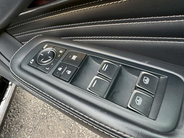 ＬＳ ５００ｈ　エグゼクティブ　／サンルーフ／ＯＰモデリスタ２１インチＡＷ／マークレビンソン／黒革／リアエンター／デジタルインナーミラー／ＨＵＤ／パワートランク／全周囲カメラ／アートウッドパネル／シートヒーター・クーラー／ＥＴＣ（34枚目）