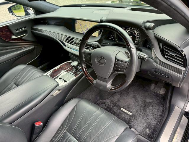 ＬＳ ５００ｈ　エグゼクティブ　／サンルーフ／ＯＰモデリスタ２１インチＡＷ／マークレビンソン／黒革／リアエンター／デジタルインナーミラー／ＨＵＤ／パワートランク／全周囲カメラ／アートウッドパネル／シートヒーター・クーラー／ＥＴＣ（41枚目）