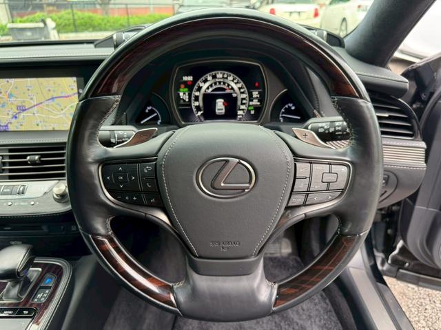 ＬＳ ５００ｈ　エグゼクティブ　／サンルーフ／ＯＰモデリスタ２１インチＡＷ／マークレビンソン／黒革／リアエンター／デジタルインナーミラー／ＨＵＤ／パワートランク／全周囲カメラ／アートウッドパネル／シートヒーター・クーラー／ＥＴＣ（42枚目）