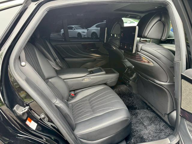 ＬＳ ５００ｈ　エグゼクティブ　／サンルーフ／ＯＰモデリスタ２１インチＡＷ／マークレビンソン／黒革／リアエンター／デジタルインナーミラー／ＨＵＤ／パワートランク／全周囲カメラ／アートウッドパネル／シートヒーター・クーラー／ＥＴＣ（64枚目）