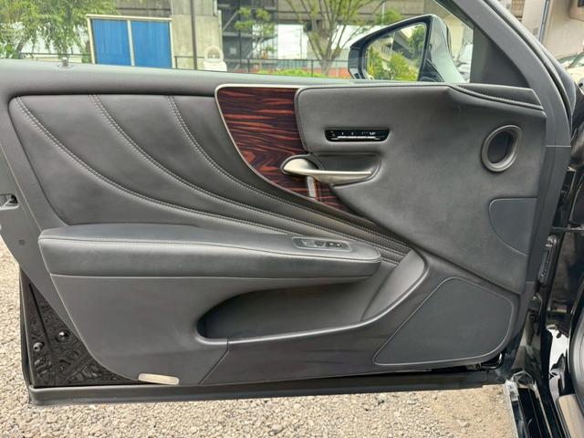 ＬＳ ５００ｈ　エグゼクティブ　／サンルーフ／ＯＰモデリスタ２１インチＡＷ／マークレビンソン／黒革／リアエンター／デジタルインナーミラー／ＨＵＤ／パワートランク／全周囲カメラ／アートウッドパネル／シートヒーター・クーラー／ＥＴＣ（73枚目）