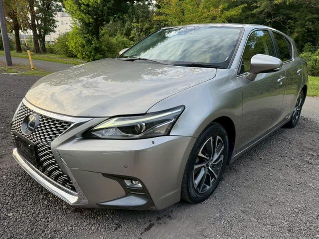 CT 200h VerC 衝突軽減/レーダークルーズコントロール/コーナーセンサー/ハンドルヒーター/シートヒーター/パワーシート/シートメモリ/ETC/Bluetooth/バックカメラ/電動格納ミラー/フルセグTV(4枚目)