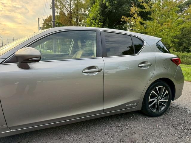 CT 200h VerC 衝突軽減/レーダークルーズコントロール/コーナーセンサー/ハンドルヒーター/シートヒーター/パワーシート/シートメモリ/ETC/Bluetooth/バックカメラ/電動格納ミラー/フルセグTV(12枚目)