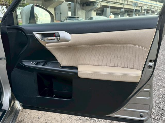 CT 200h VerC 衝突軽減/レーダークルーズコントロール/コーナーセンサー/ハンドルヒーター/シートヒーター/パワーシート/シートメモリ/ETC/Bluetooth/バックカメラ/電動格納ミラー/フルセグTV(31枚目)