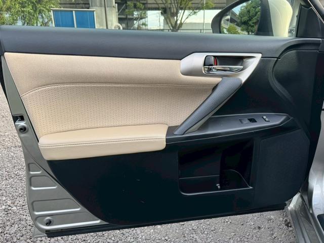 CT 200h VerC 衝突軽減/レーダークルーズコントロール/コーナーセンサー/ハンドルヒーター/シートヒーター/パワーシート/シートメモリ/ETC/Bluetooth/バックカメラ/電動格納ミラー/フルセグTV(66枚目)