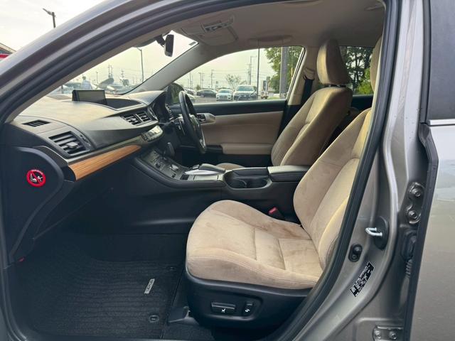 CT 200h VerC 衝突軽減/レーダークルーズコントロール/コーナーセンサー/ハンドルヒーター/シートヒーター/パワーシート/シートメモリ/ETC/Bluetooth/バックカメラ/電動格納ミラー/フルセグTV(71枚目)