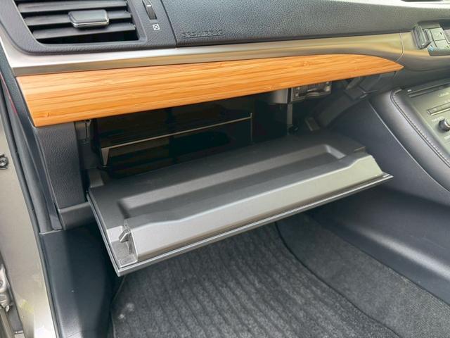 CT 200h VerC 衝突軽減/レーダークルーズコントロール/コーナーセンサー/ハンドルヒーター/シートヒーター/パワーシート/シートメモリ/ETC/Bluetooth/バックカメラ/電動格納ミラー/フルセグTV(72枚目)