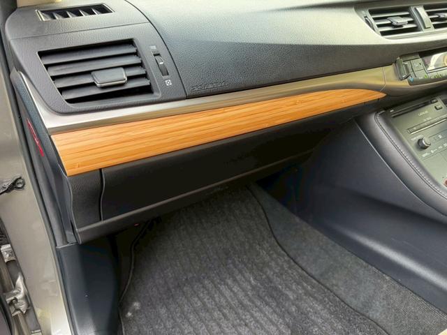 CT 200h VerC 衝突軽減/レーダークルーズコントロール/コーナーセンサー/ハンドルヒーター/シートヒーター/パワーシート/シートメモリ/ETC/Bluetooth/バックカメラ/電動格納ミラー/フルセグTV(73枚目)