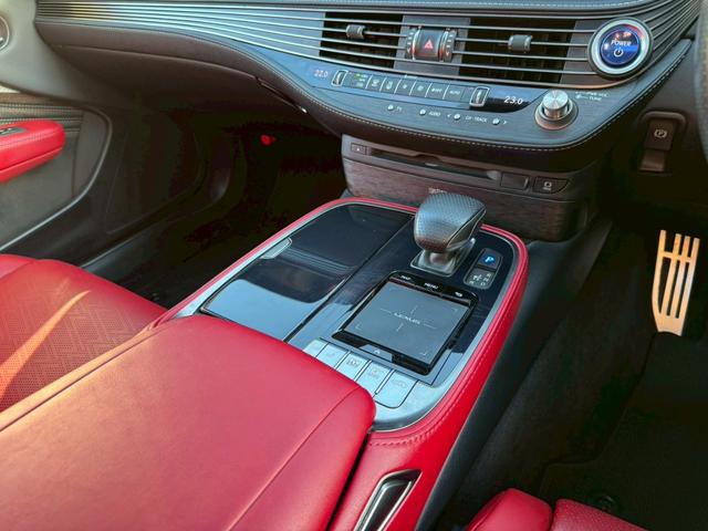ＬＳ ５００ｈ　Ｆスポーツ／ワンオーナー／　マークレビンソン／サンルーフ／全周囲カメラ／衝突軽減／レーダークルーズコントロール／コーナーセンサー／ＨＵＤ／ＢＳＭ／ハンドルヒーター／シートヒーター・エアコン／パワーシート／シートメモリ／ＥＴＣ（53枚目）