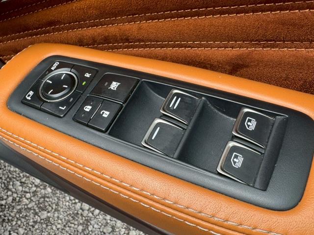 ＬＳ ５００ｈ　エグゼクティブ　マークレビンソン／衝突軽減／全周囲カメラ／レーダークルーズコントロール／コーナーセンサー／ＨＵＤ／ＢＳＭ／ハンドルヒーター／シートヒーター・エアコン／パワーシート／シートメモリ／Ｂｌｕｅｔｏｏｔｈ（29枚目）