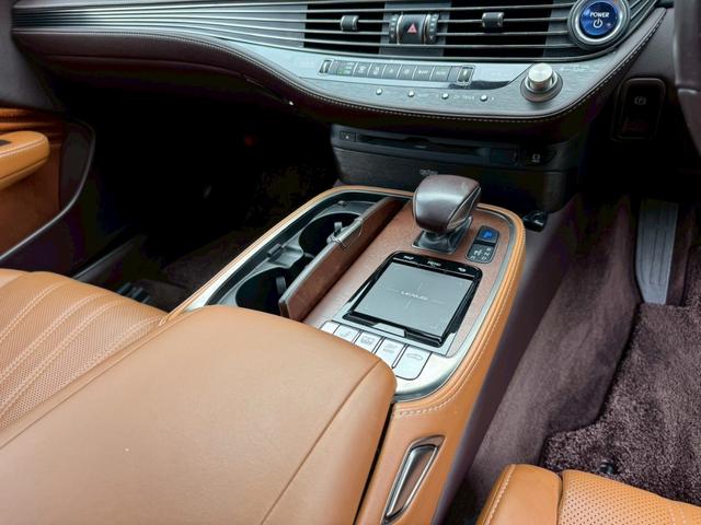 ＬＳ ５００ｈ　エグゼクティブ　マークレビンソン／衝突軽減／全周囲カメラ／レーダークルーズコントロール／コーナーセンサー／ＨＵＤ／ＢＳＭ／ハンドルヒーター／シートヒーター・エアコン／パワーシート／シートメモリ／Ｂｌｕｅｔｏｏｔｈ（48枚目）