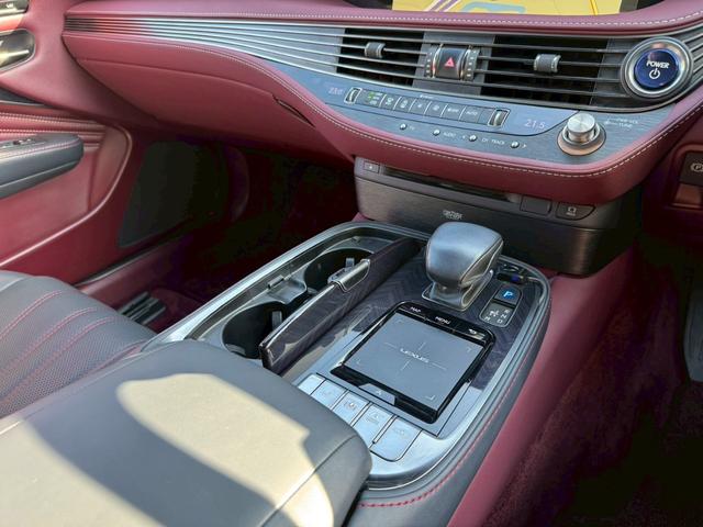 ＬＳ ５００ｈ　エグゼクティブ　／マークレビンソン／デジタルインナーミラー／ＢＳＭ／ＨＵＤ／全周囲カメラ／衝突軽減／レーダークルーズ／レーンキープ／コーナーセンサー／パワーバックドア／シートヒーター・エアコン／ＥＴＣ／パワーシート（53枚目）