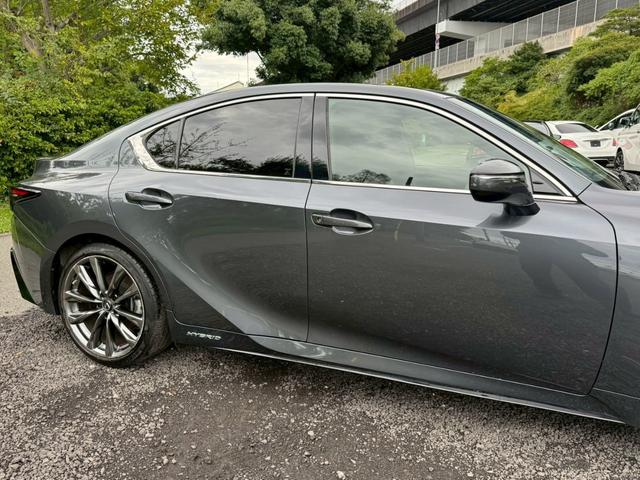 ＩＳ ３００ｈ　Ｆスポーツ　現行／サンルーフ／マークレビンソン／衝突軽減／ＢＳＭ／レーダークルーズ／レーンキープ／コーナーセンサー／シートヒーター・エアコン／パワーシート／シートメモリ／電動格納ミラー／ＥＴＣ２．０／バックカメラ（18枚目）