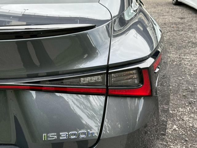 ＩＳ ３００ｈ　Ｆスポーツ　現行／サンルーフ／マークレビンソン／衝突軽減／ＢＳＭ／レーダークルーズ／レーンキープ／コーナーセンサー／シートヒーター・エアコン／パワーシート／シートメモリ／電動格納ミラー／ＥＴＣ２．０／バックカメラ（21枚目）