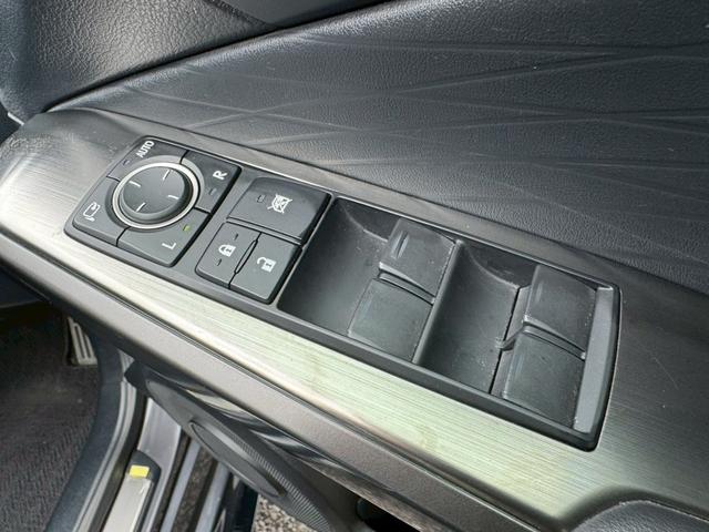 ＩＳ ３００ｈ　Ｆスポーツ　現行／サンルーフ／マークレビンソン／衝突軽減／ＢＳＭ／レーダークルーズ／レーンキープ／コーナーセンサー／シートヒーター・エアコン／パワーシート／シートメモリ／電動格納ミラー／ＥＴＣ２．０／バックカメラ（33枚目）