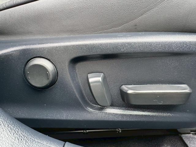 ＩＳ ３００ｈ　Ｆスポーツ　現行／サンルーフ／マークレビンソン／衝突軽減／ＢＳＭ／レーダークルーズ／レーンキープ／コーナーセンサー／シートヒーター・エアコン／パワーシート／シートメモリ／電動格納ミラー／ＥＴＣ２．０／バックカメラ（36枚目）