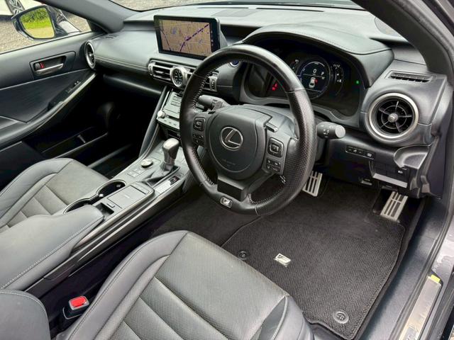 ＩＳ ３００ｈ　Ｆスポーツ　現行／サンルーフ／マークレビンソン／衝突軽減／ＢＳＭ／レーダークルーズ／レーンキープ／コーナーセンサー／シートヒーター・エアコン／パワーシート／シートメモリ／電動格納ミラー／ＥＴＣ２．０／バックカメラ（39枚目）