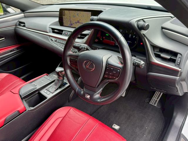 ＥＳ ３００ｈ　Ｆスポーツ　サンルーフ／衝突軽減／レーダークルーズコントロール／コーナーセンサー／ＢＳＭ／ハンドルヒーター／シートヒーター・エアコン／パワーシート／シートメモリ／ＥＴＣ／Ｂｌｕｅｔｏｏｔｈ／電動リアゲート（39枚目）