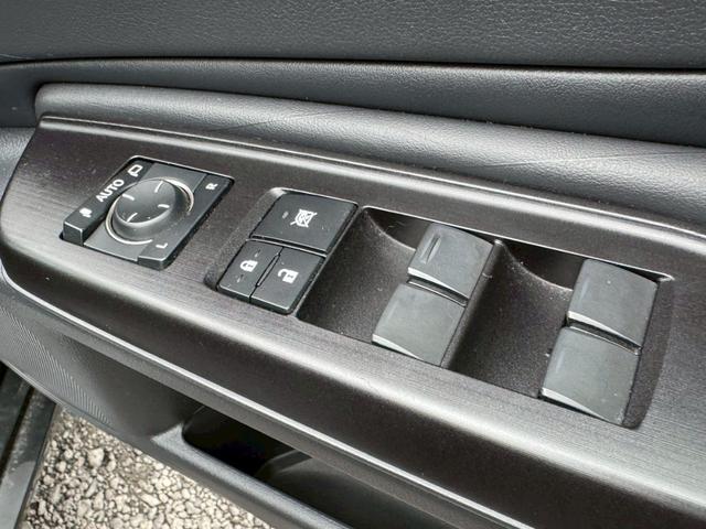 ＥＳ ３００ｈ　ＶｅｒＬ　サンルーフ／衝突軽減／全周囲カメラ／レーダークルーズコントロール／コーナーセンサー／ＨＵＤ／ＢＳＭ／ハンドルヒーター／シートヒーター・エアコン／パワーシート／シートメモリ／ＥＴＣ／Ｂｌｕｅｔｏｏｔｈ（30枚目）