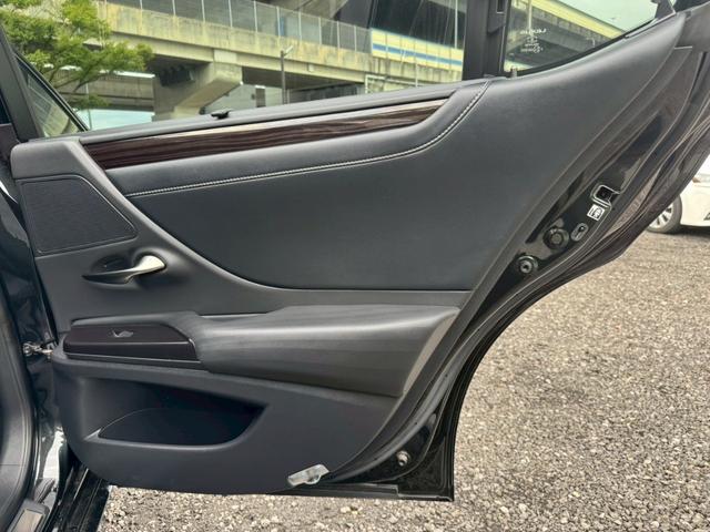 ＥＳ ３００ｈ　ＶｅｒＬ　サンルーフ／衝突軽減／全周囲カメラ／レーダークルーズコントロール／コーナーセンサー／ＨＵＤ／ＢＳＭ／ハンドルヒーター／シートヒーター・エアコン／パワーシート／シートメモリ／ＥＴＣ／Ｂｌｕｅｔｏｏｔｈ（59枚目）