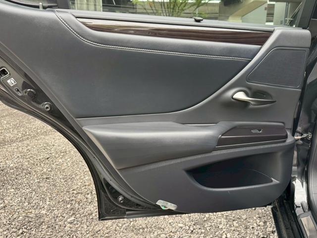 ＥＳ ３００ｈ　ＶｅｒＬ　サンルーフ／衝突軽減／全周囲カメラ／レーダークルーズコントロール／コーナーセンサー／ＨＵＤ／ＢＳＭ／ハンドルヒーター／シートヒーター・エアコン／パワーシート／シートメモリ／ＥＴＣ／Ｂｌｕｅｔｏｏｔｈ（71枚目）