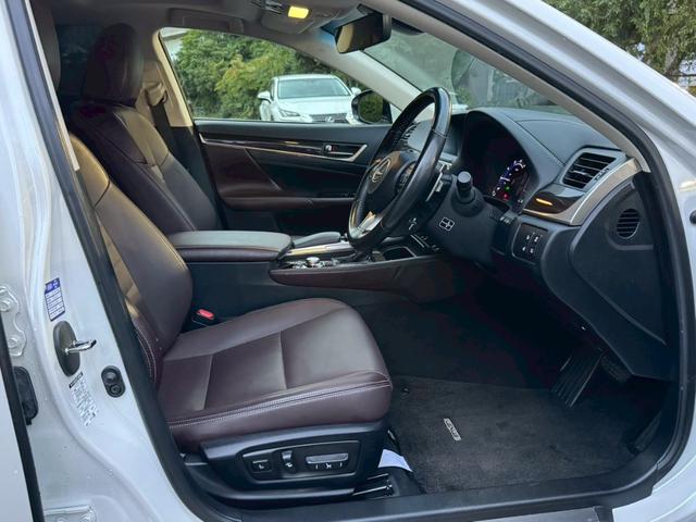 GS 300h Ipkg 後期/サンルーフ/衝突軽減/BSM/レーダークルーズ/レーンキープ/コーナーセンサー/シートヒーター・エアコン/ハンドルヒーター/パワーシート/電動格納ミラー/ETC/バックカメラ/Bluetooth(34枚目)