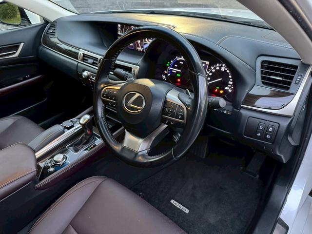 GS 300h Ipkg 後期/サンルーフ/衝突軽減/BSM/レーダークルーズ/レーンキープ/コーナーセンサー/シートヒーター・エアコン/ハンドルヒーター/パワーシート/電動格納ミラー/ETC/バックカメラ/Bluetooth(41枚目)