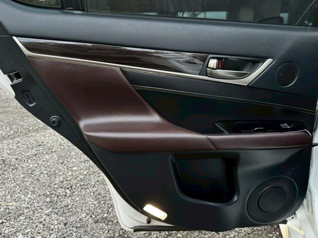 GS 300h Ipkg 後期/サンルーフ/衝突軽減/BSM/レーダークルーズ/レーンキープ/コーナーセンサー/シートヒーター・エアコン/ハンドルヒーター/パワーシート/電動格納ミラー/ETC/バックカメラ/Bluetooth(63枚目)