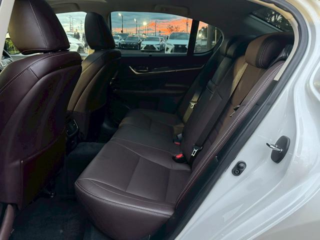 GS 300h Ipkg 後期/サンルーフ/衝突軽減/BSM/レーダークルーズ/レーンキープ/コーナーセンサー/シートヒーター・エアコン/ハンドルヒーター/パワーシート/電動格納ミラー/ETC/バックカメラ/Bluetooth(68枚目)