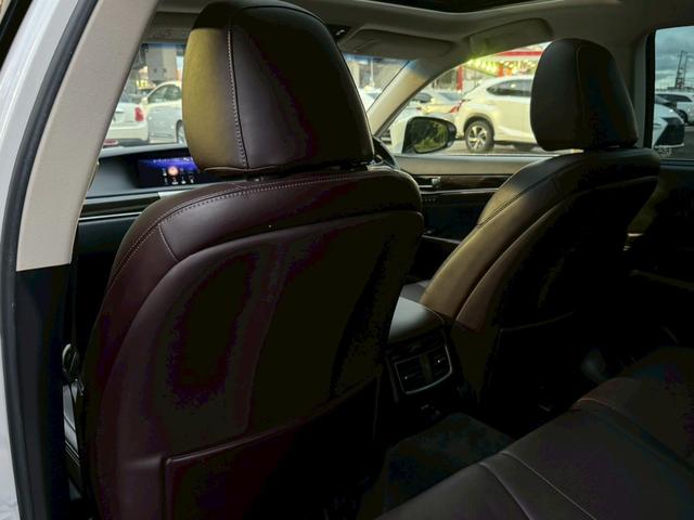 GS 300h Ipkg 後期/サンルーフ/衝突軽減/BSM/レーダークルーズ/レーンキープ/コーナーセンサー/シートヒーター・エアコン/ハンドルヒーター/パワーシート/電動格納ミラー/ETC/バックカメラ/Bluetooth(71枚目)