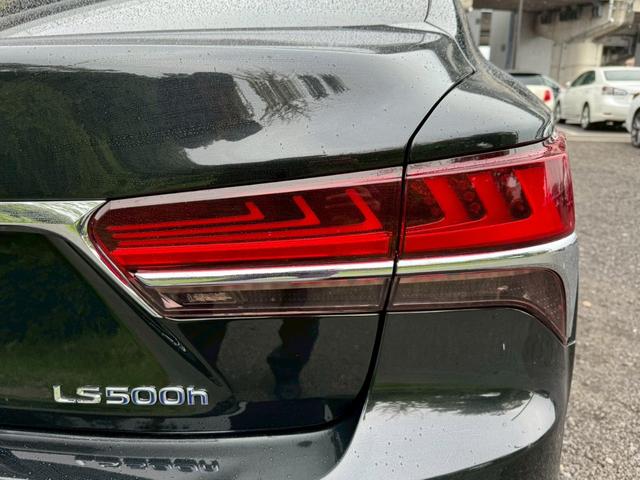 LS 500h VerL 衝突軽減/全周囲カメラ/レーダークルーズコントロール/コーナーセンサー/HUD/BSM/ワンオーナー/ハンドルヒーター/シートヒーター・エアコン/パワーシート/シートメモリ/ETC/Bluetooth(18枚目)