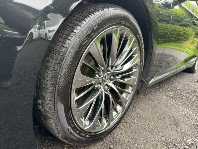 LS 500h エグゼクティブ マークレビンソン/サンルーフ/全周囲カメラ/衝突軽減/レーダークルーズコントロール/コーナーセンサー/HUD/BSM/ハンドルヒーター/シートヒーター・エアコン/パワーシート/後席モニター/ETC(10枚目)