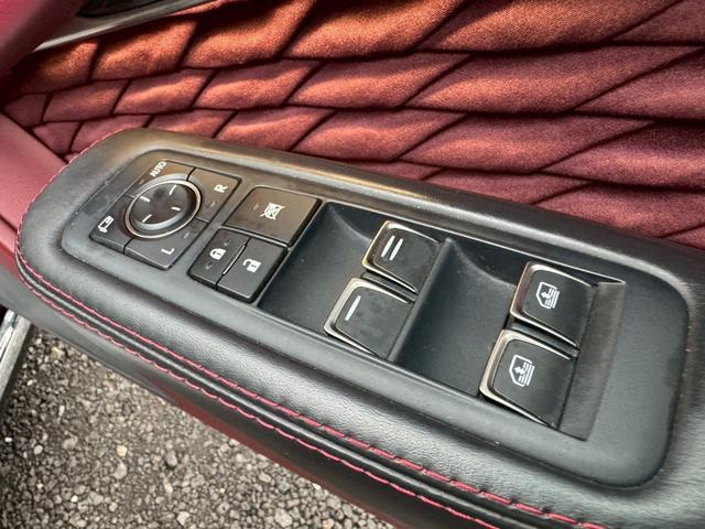 LS 500h エグゼクティブ マークレビンソン/サンルーフ/全周囲カメラ/衝突軽減/レーダークルーズコントロール/コーナーセンサー/HUD/BSM/ハンドルヒーター/シートヒーター・エアコン/パワーシート/後席モニター/ETC(24枚目)