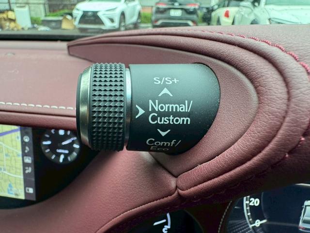 LS 500h エグゼクティブ マークレビンソン/サンルーフ/全周囲カメラ/衝突軽減/レーダークルーズコントロール/コーナーセンサー/HUD/BSM/ハンドルヒーター/シートヒーター・エアコン/パワーシート/後席モニター/ETC(40枚目)