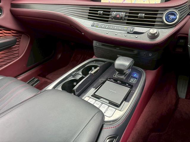 LS 500h エグゼクティブ マークレビンソン/サンルーフ/全周囲カメラ/衝突軽減/レーダークルーズコントロール/コーナーセンサー/HUD/BSM/ハンドルヒーター/シートヒーター・エアコン/パワーシート/後席モニター/ETC(46枚目)