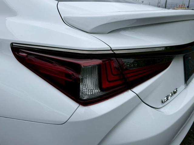 ES 300h Fスポーツ サンルーフ/衝突軽減/レーダークルーズコントロール/コーナーセンサー/BSM/ハンドルヒーター/シートヒーター・エアコン/パワーシート/シートメモリ/ETC/Bluetooth/バックカメラ(24枚目)