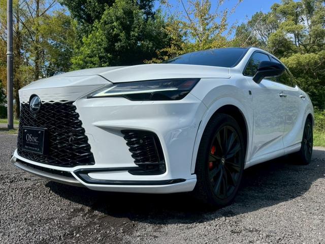 RX 500h Fスポーツパフォーマンス 現行/ワンオーナー/アドバンスドライブ/コーナーセンサー/サンルーフ/全周囲カメラ/レーダークルーズ/デジタルインナーミラー/電動リアゲート/ハンドルヒーター/シートヒーター・エアコン/ETC(4枚目)